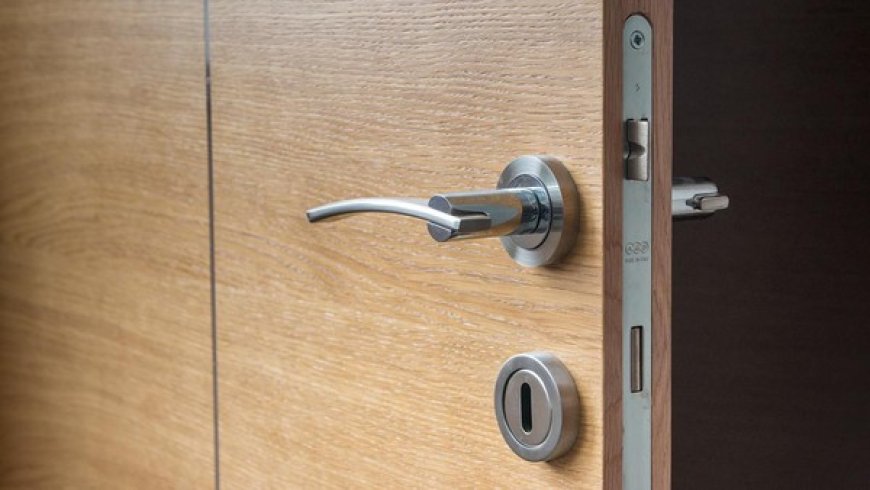 Kenapa Pintu Kayu Seret? Ini Dia Penyebab dan Cara Atasinya