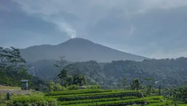 Pendakian Gunung Slamet Ditutup Total, Suhu Kawah Tembus 464 Derajat Celcius